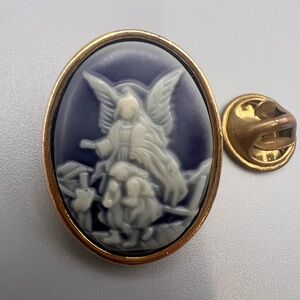 Vintage Angel Cameo Brooch with Gold Trim